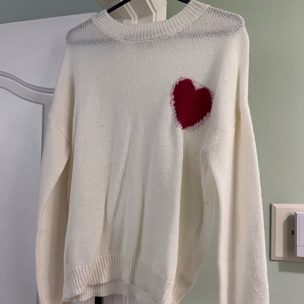 Cezele Women's Cream Sweater with heart